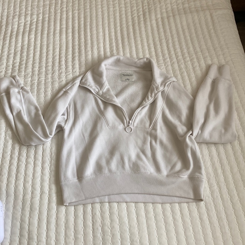 A&F white half zip sweatshirt. Size XXS